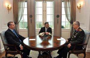 Erdogan met en garde l’armée: personne n’est au-dessus des lois